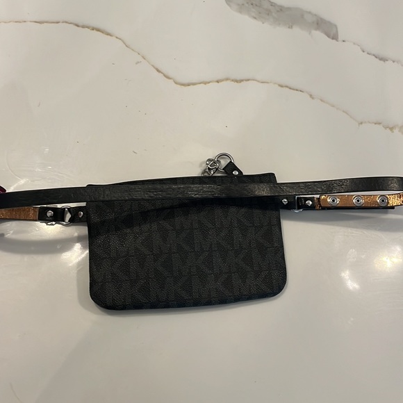 Michael Kors Vegan Leather Signature Waist pack/belt bag/worn XBody with chain - Picture 7 of 12